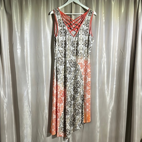 Elegant Black and Orange Patterned Dress - Picture 6 of 6